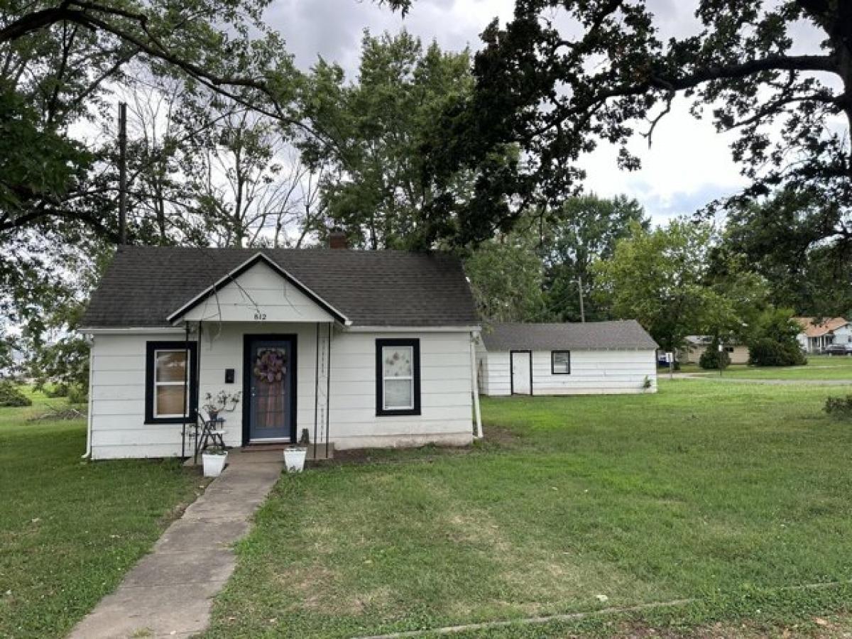 Picture of Home For Sale in Monett, Missouri, United States