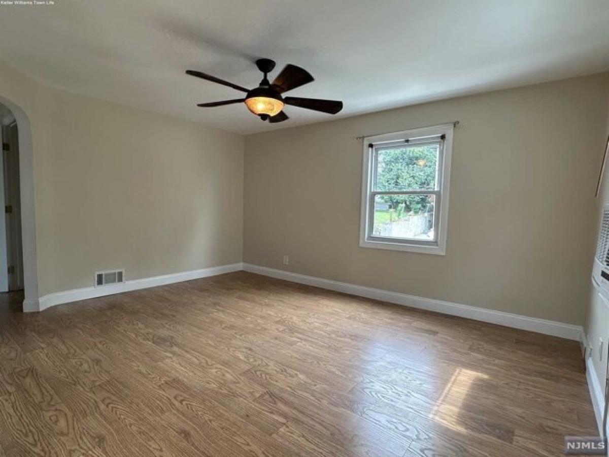 Picture of Home For Rent in Palisades Park, New Jersey, United States