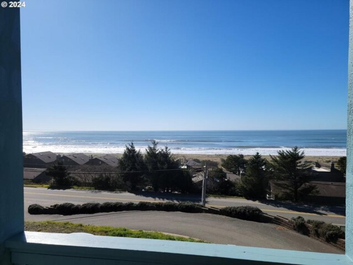 Picture of Home For Sale in Gold Beach, Oregon, United States