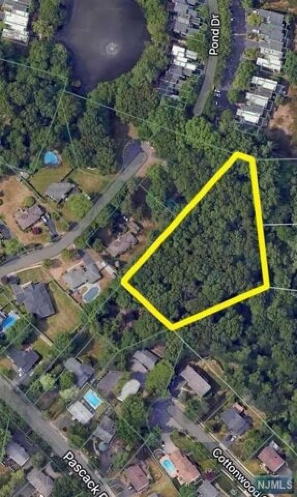 Picture of Residential Land For Sale in Paramus, New Jersey, United States