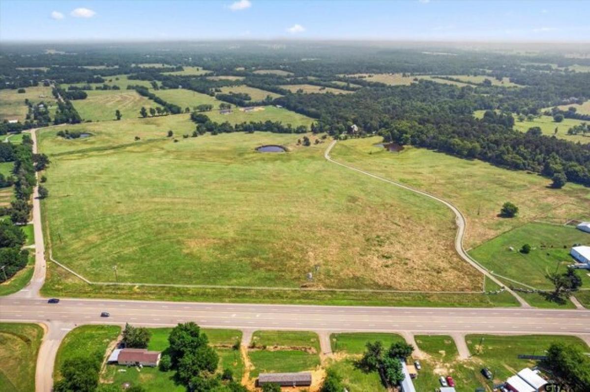 Picture of Residential Land For Sale in Mount Pleasant, Texas, United States