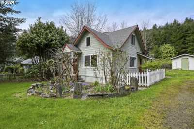 Home For Sale in Swisshome, Oregon