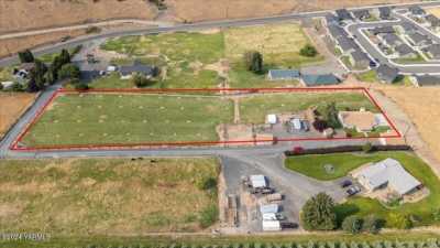 Home For Sale in Selah, Washington