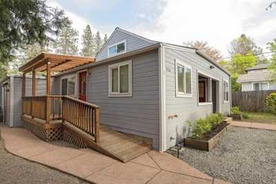 Home For Sale in Ashland, Oregon