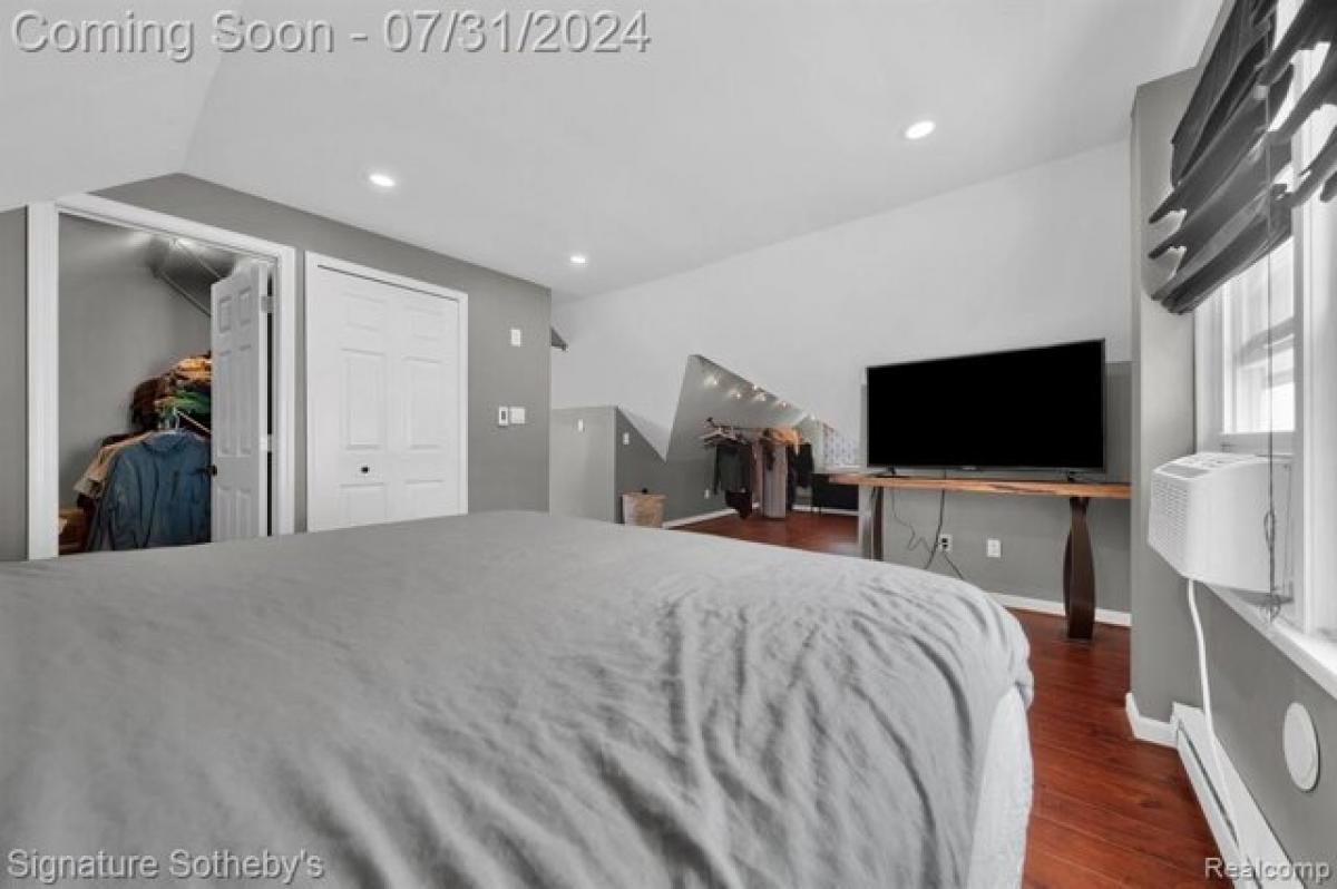 Picture of Home For Sale in Berkley, Michigan, United States