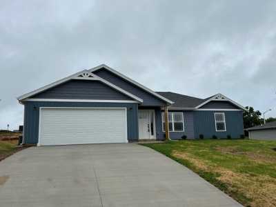 Home For Sale in Reeds Spring, Missouri