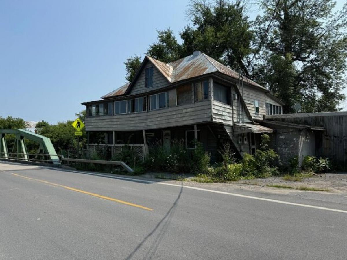 Picture of Home For Sale in Champlain, New York, United States