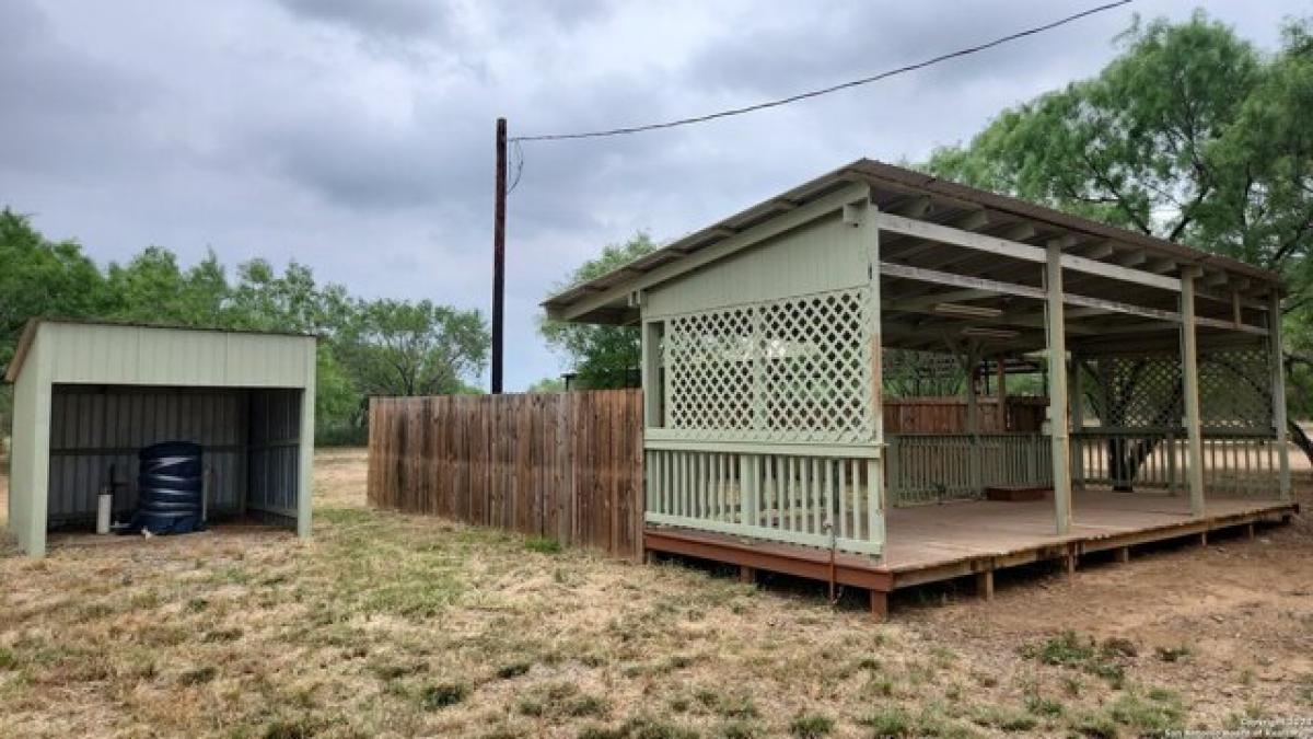 Picture of Home For Sale in Moore, Texas, United States