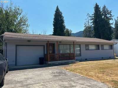 Home For Sale in Oakridge, Oregon