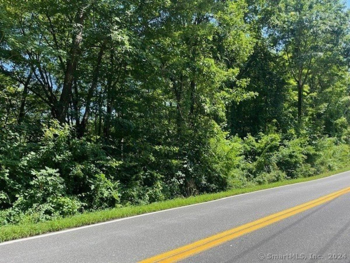 Picture of Residential Land For Sale in Montville, Connecticut, United States