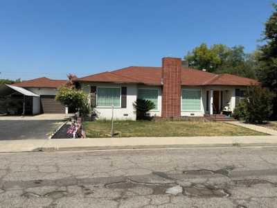 Home For Sale in Reedley, California