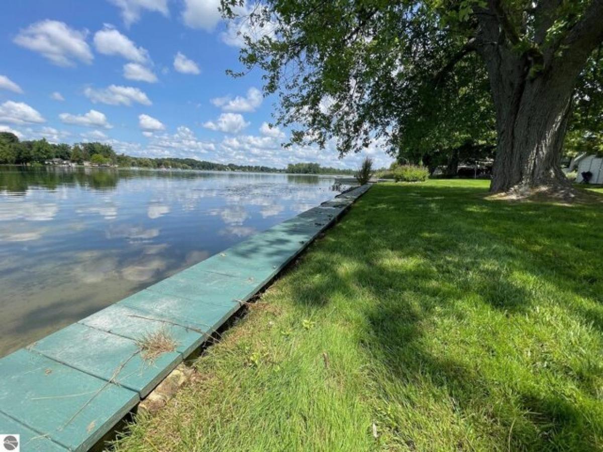 Picture of Home For Sale in Trufant, Michigan, United States