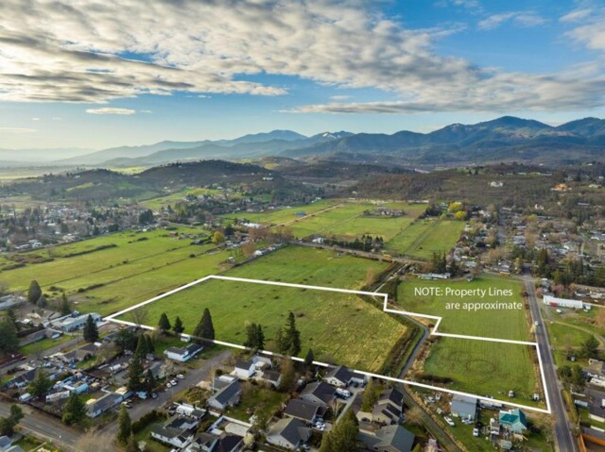 Picture of Residential Land For Sale in Medford, Oregon, United States