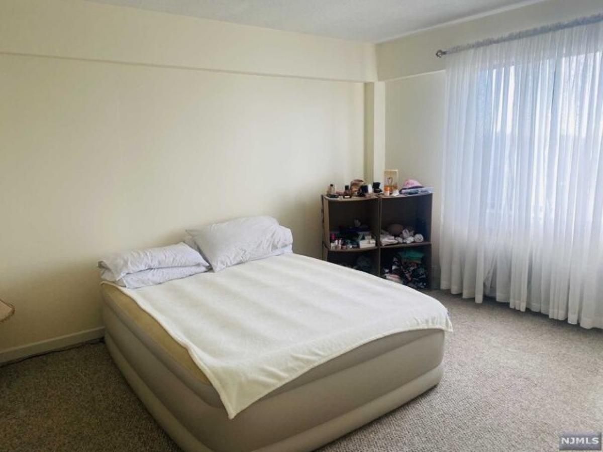 Picture of Home For Rent in Palisades Park, New Jersey, United States