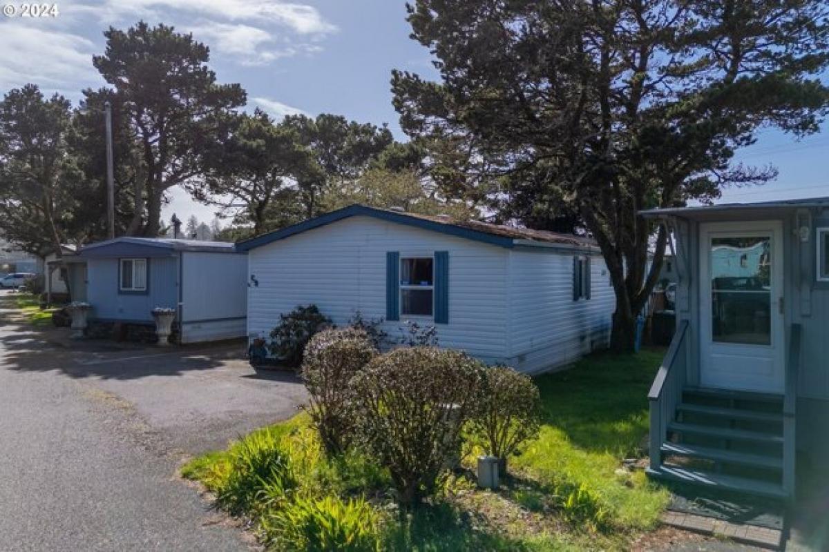 Picture of Home For Sale in Waldport, Oregon, United States