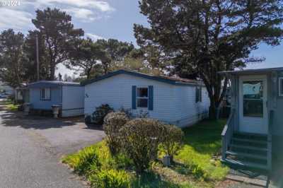 Home For Sale in Waldport, Oregon