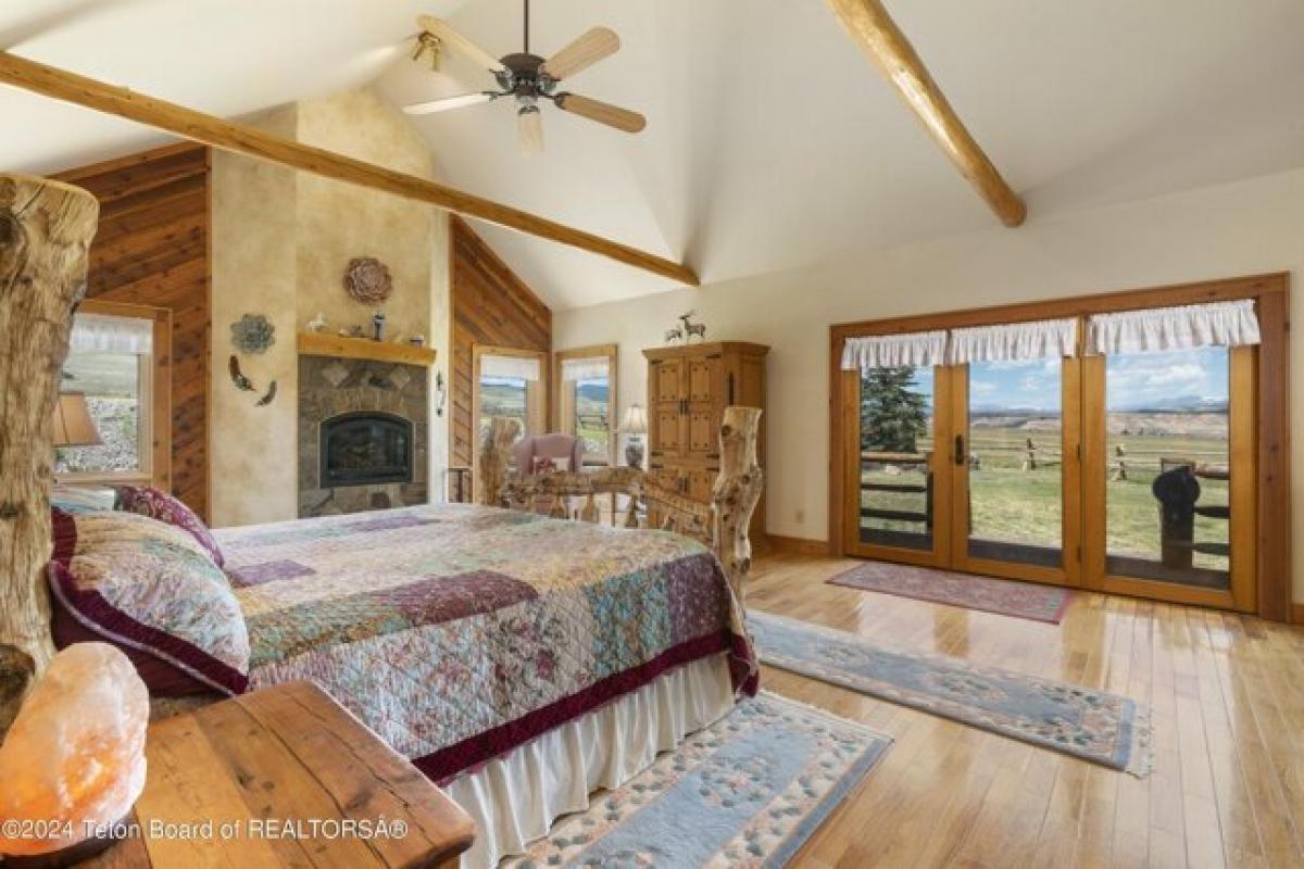 Picture of Home For Sale in Dubois, Wyoming, United States