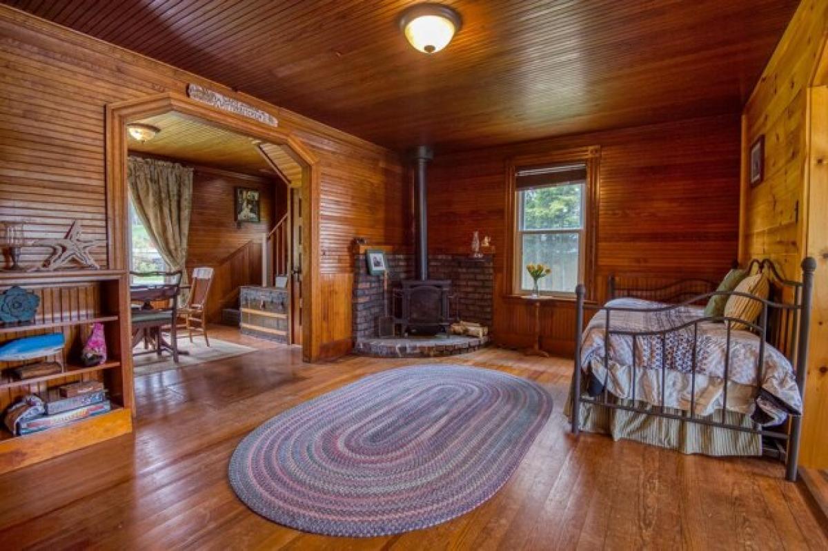 Picture of Home For Sale in Rangeley, Maine, United States