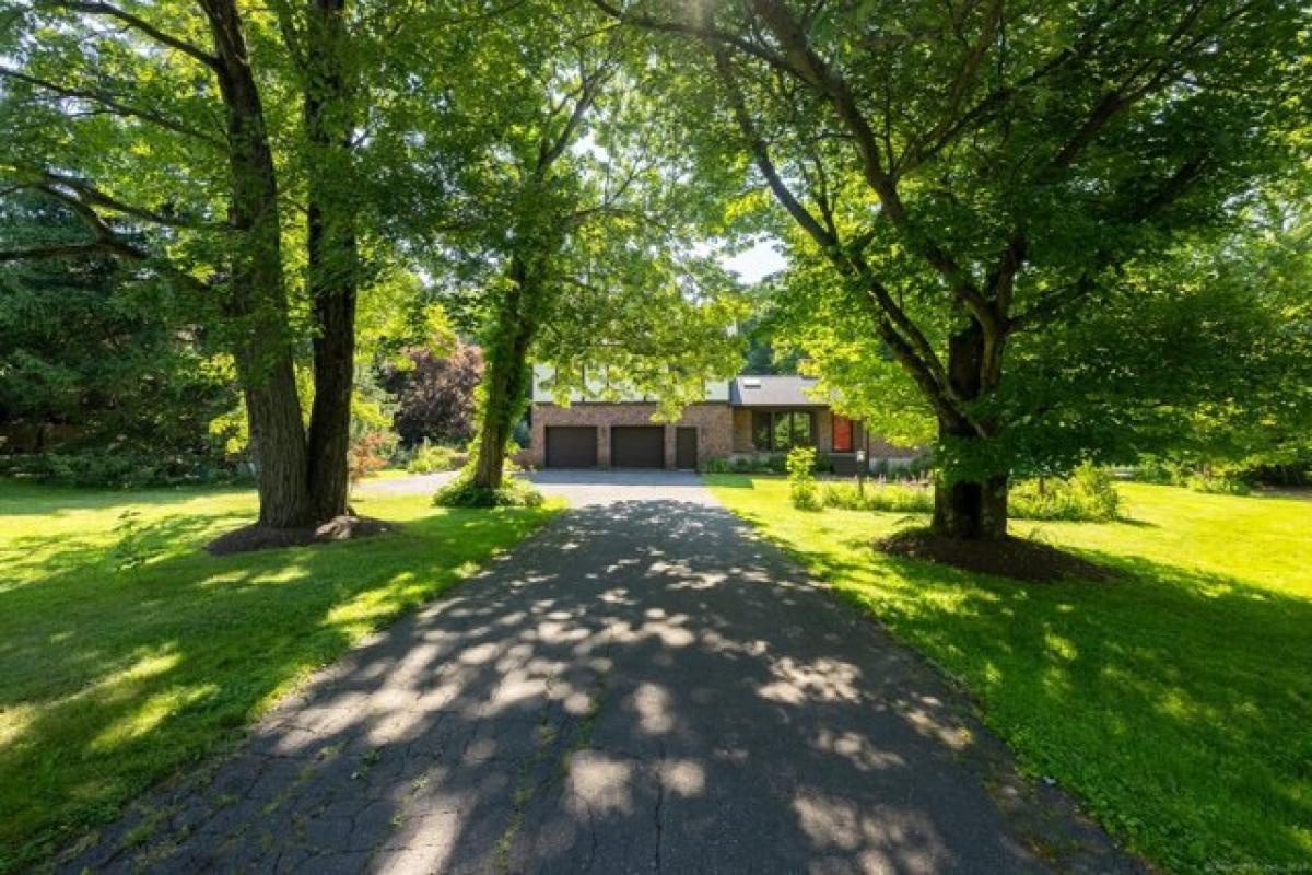 Picture of Home For Sale in Wolcott, Connecticut, United States