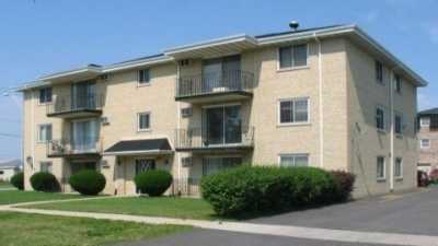 Home For Rent in Burbank, Illinois