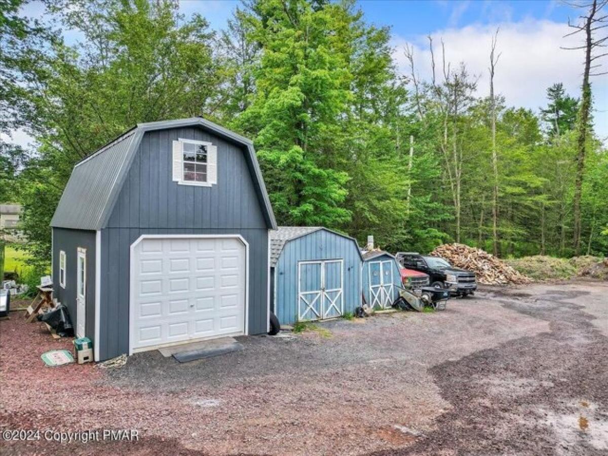 Picture of Home For Sale in Pocono Lake, Pennsylvania, United States