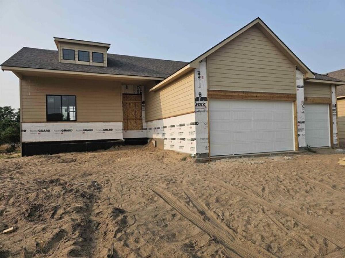 Picture of Home For Sale in Derby, Kansas, United States