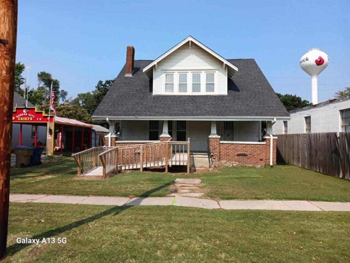 Picture of Home For Sale in Sedgwick, Kansas, United States