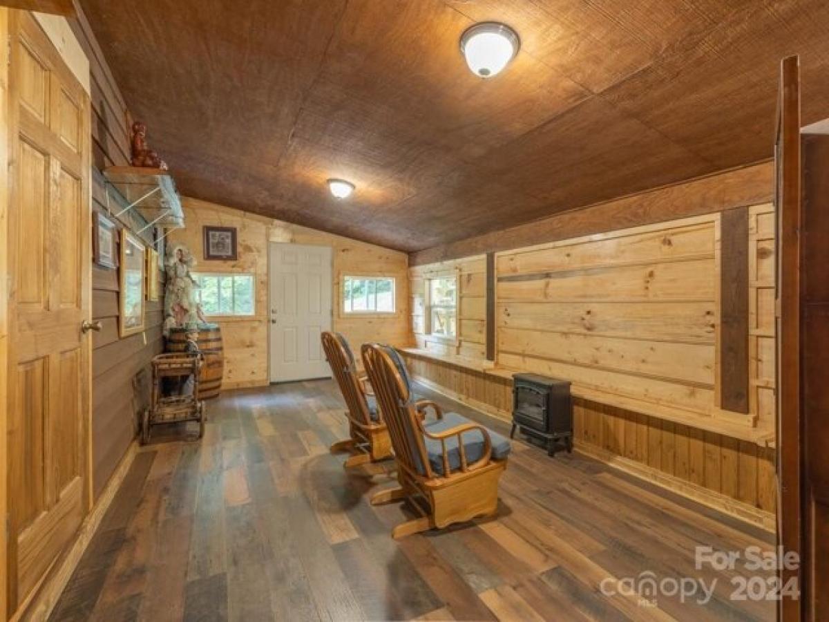 Picture of Home For Sale in Bakersville, North Carolina, United States