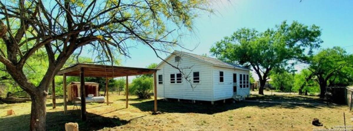 Picture of Home For Sale in Cotulla, Texas, United States