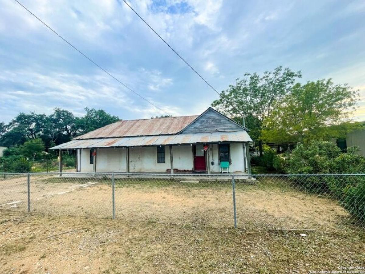 Picture of Home For Sale in Brackettville, Texas, United States