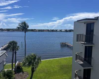 Home For Sale in Lantana, Florida