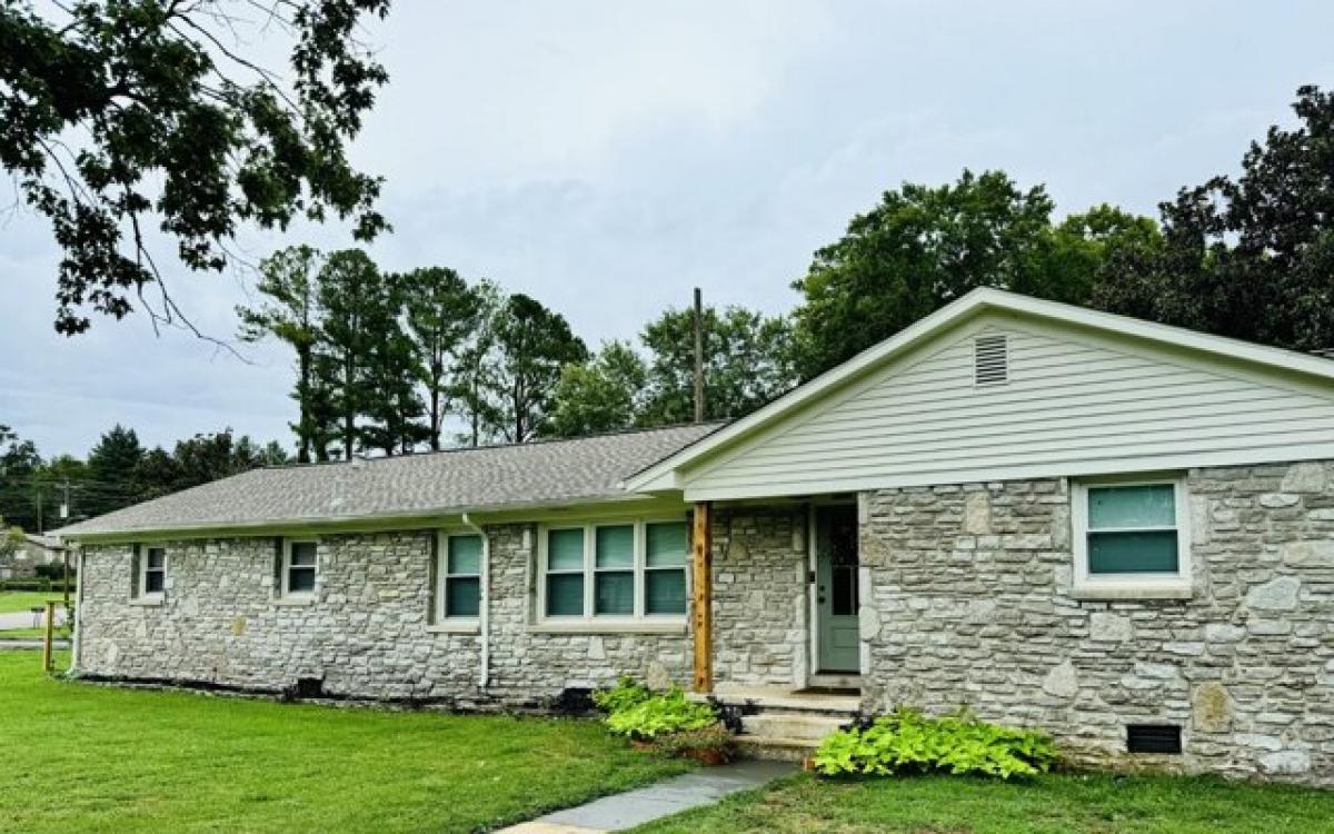 Picture of Home For Sale in Fayetteville, Tennessee, United States