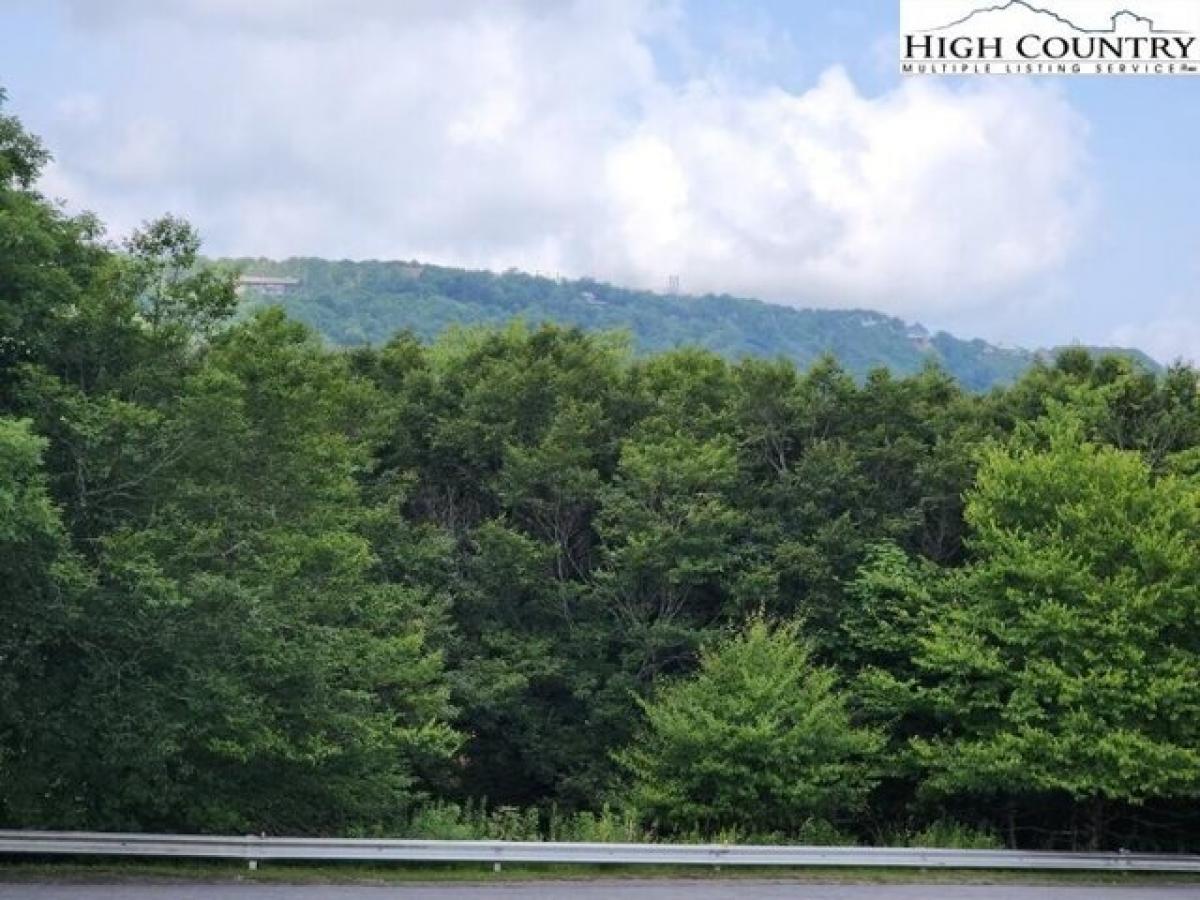 Picture of Home For Sale in Beech Mountain, North Carolina, United States