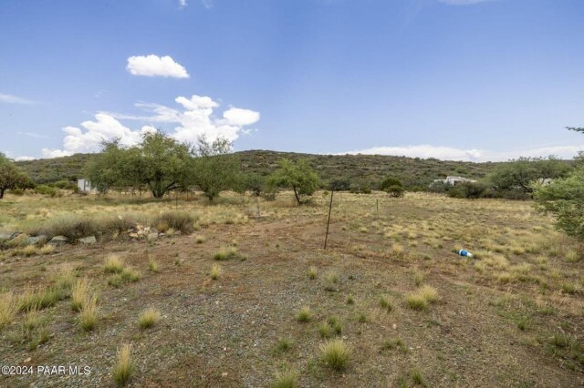 Picture of Residential Land For Sale in Mayer, Arizona, United States