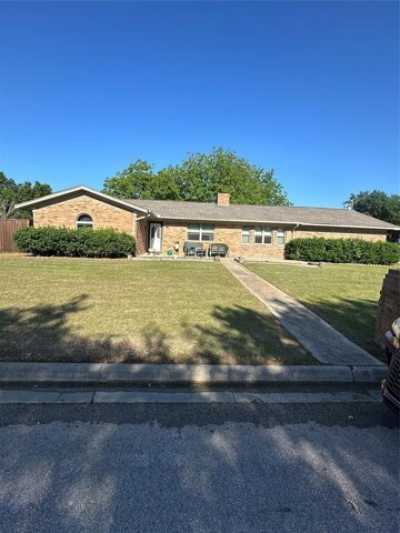 Home For Sale in Gainesville, Texas