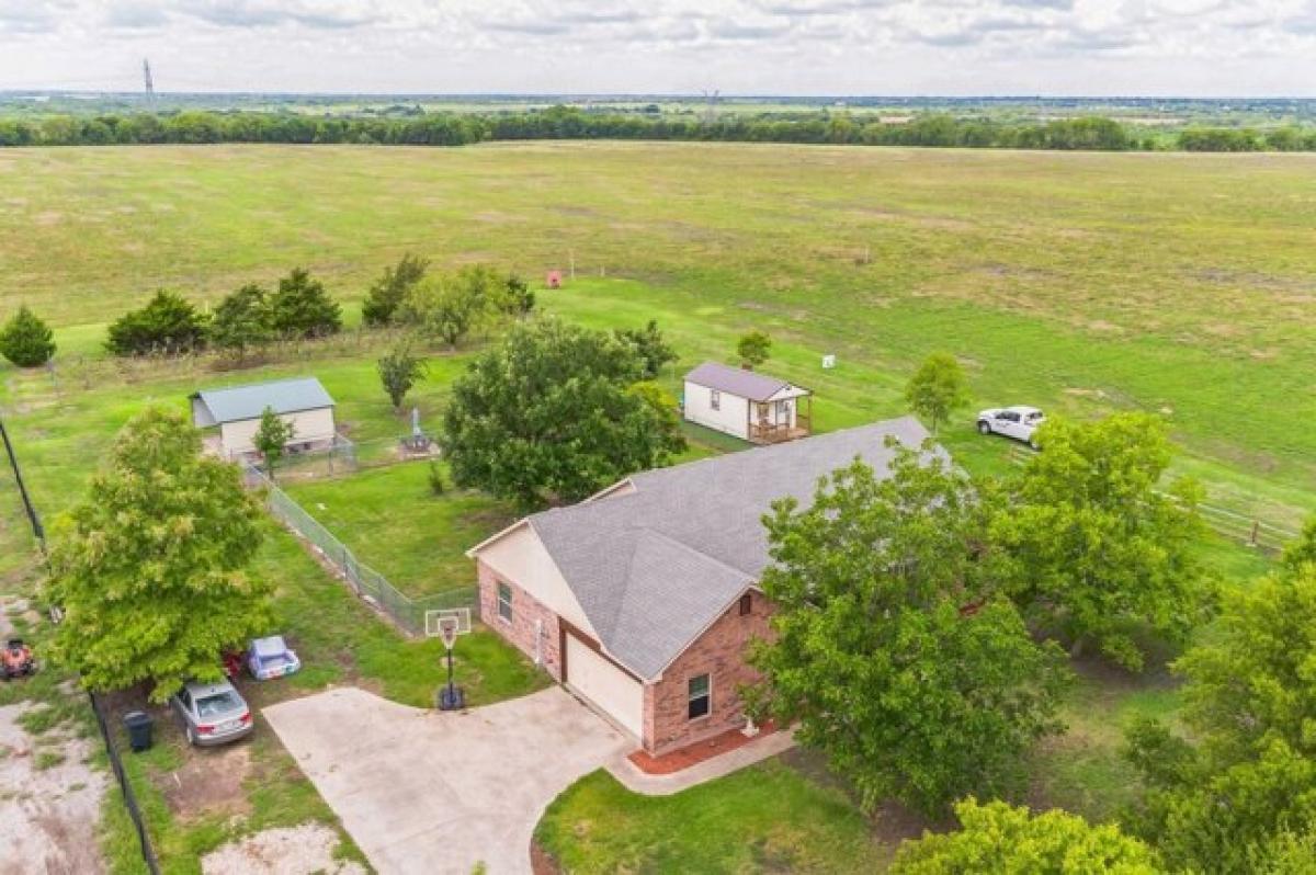 Picture of Home For Sale in Palmer, Texas, United States