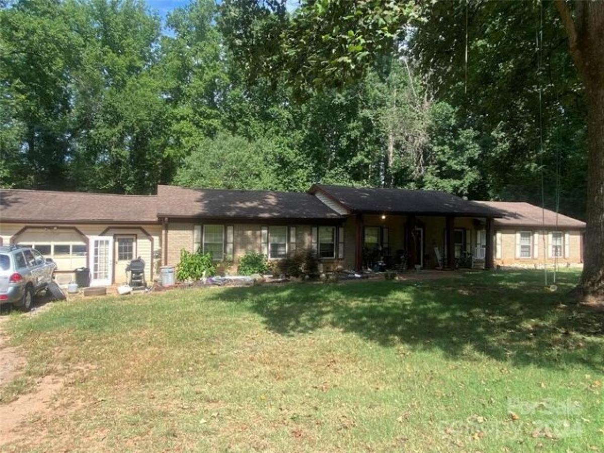 Picture of Home For Sale in Newton, North Carolina, United States