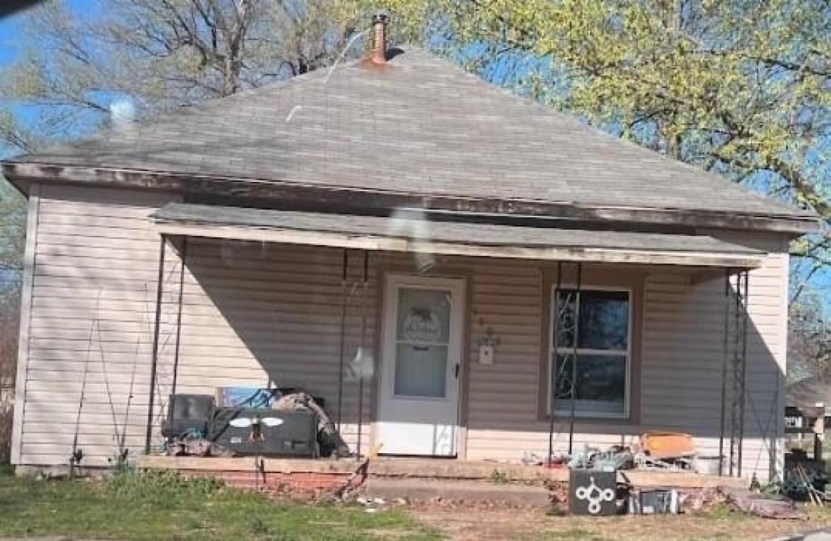 Picture of Home For Sale in Chanute, Kansas, United States