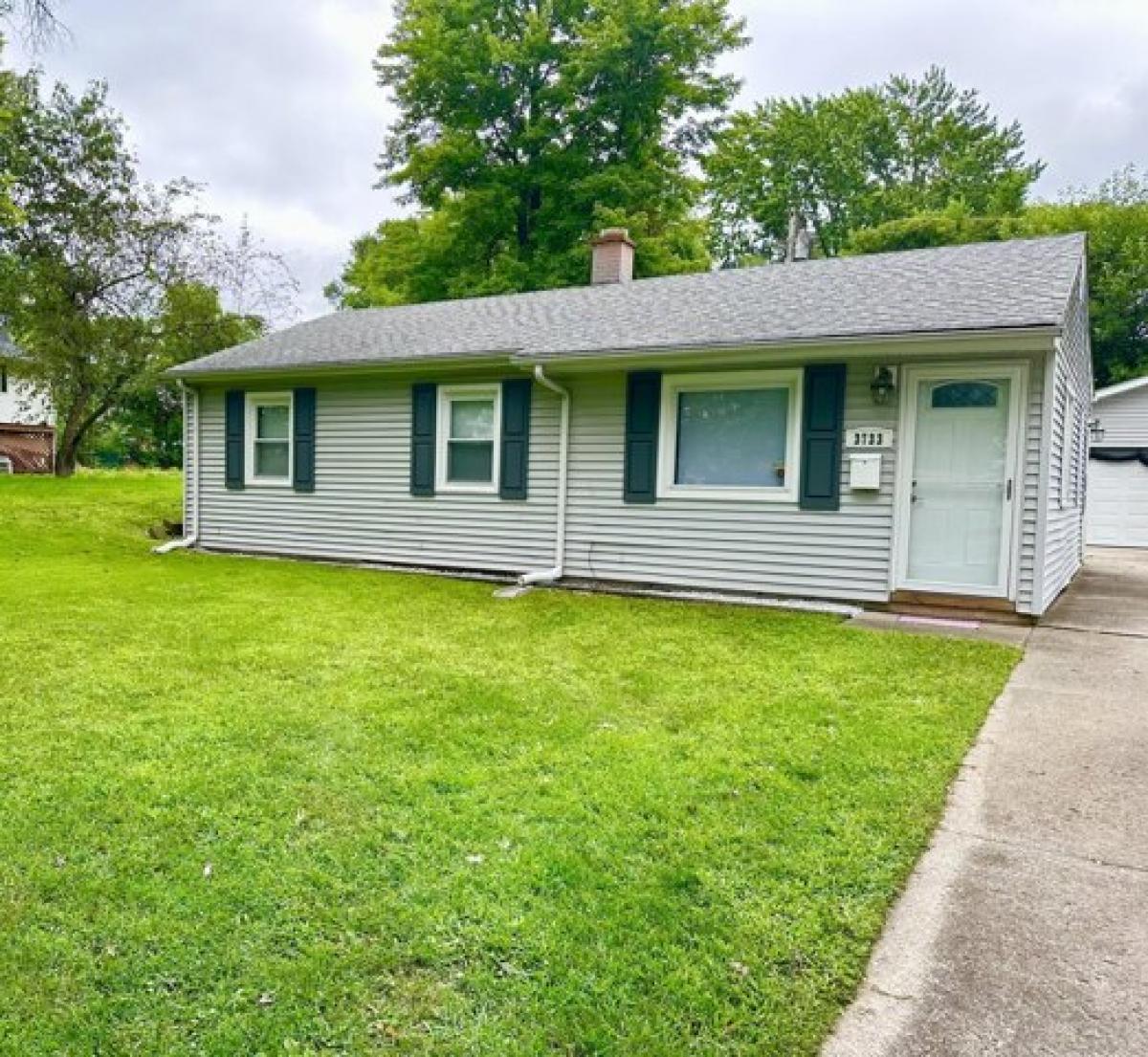 Picture of Home For Sale in Hobart, Indiana, United States