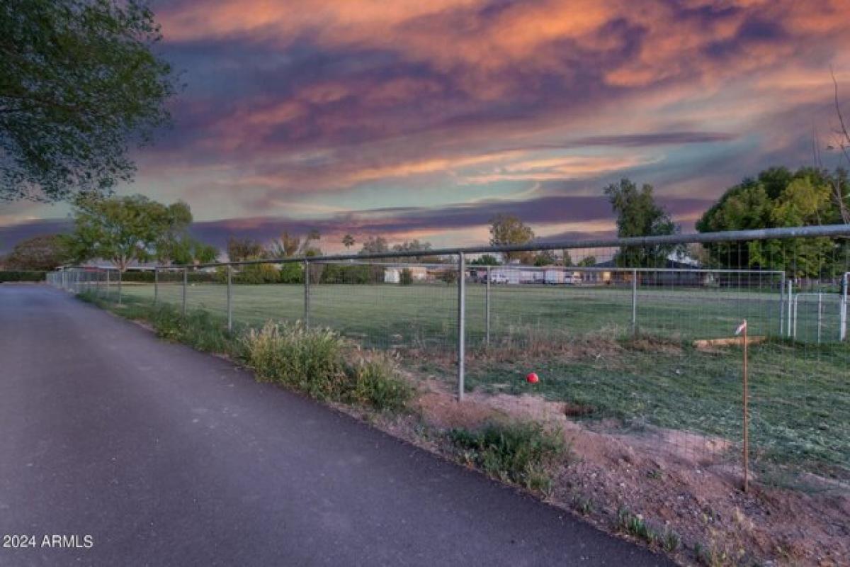 Picture of Residential Land For Sale in Gilbert, Arizona, United States