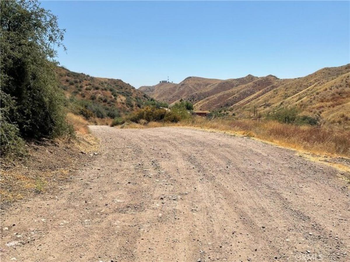 Picture of Residential Land For Sale in Agua Dulce, California, United States