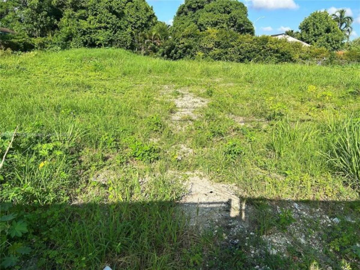 Picture of Residential Land For Sale in Hialeah, Florida, United States