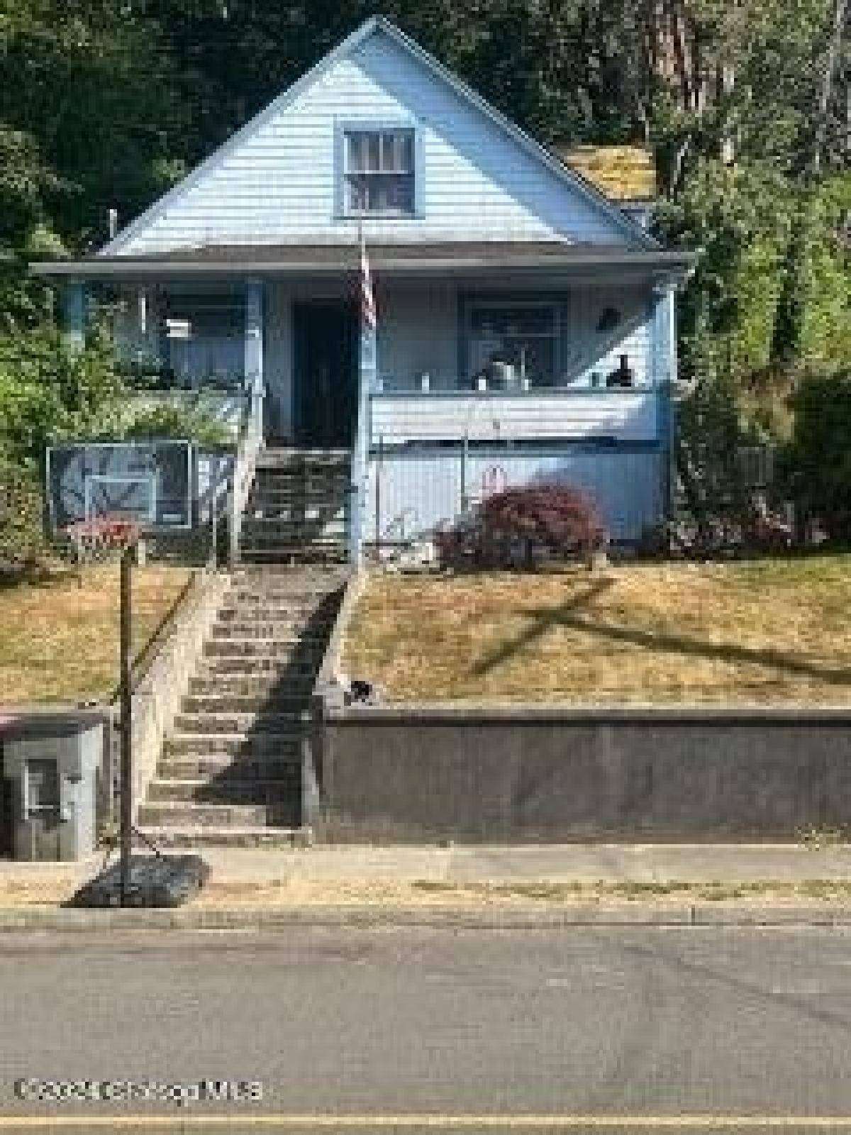 Picture of Home For Sale in Astoria, Oregon, United States