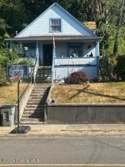 Home For Sale in Astoria, Oregon