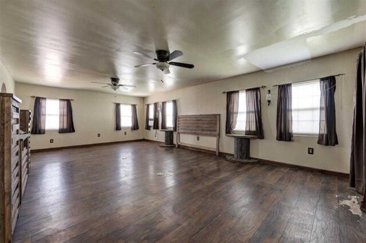 Picture of Home For Sale in Hinton, Oklahoma, United States