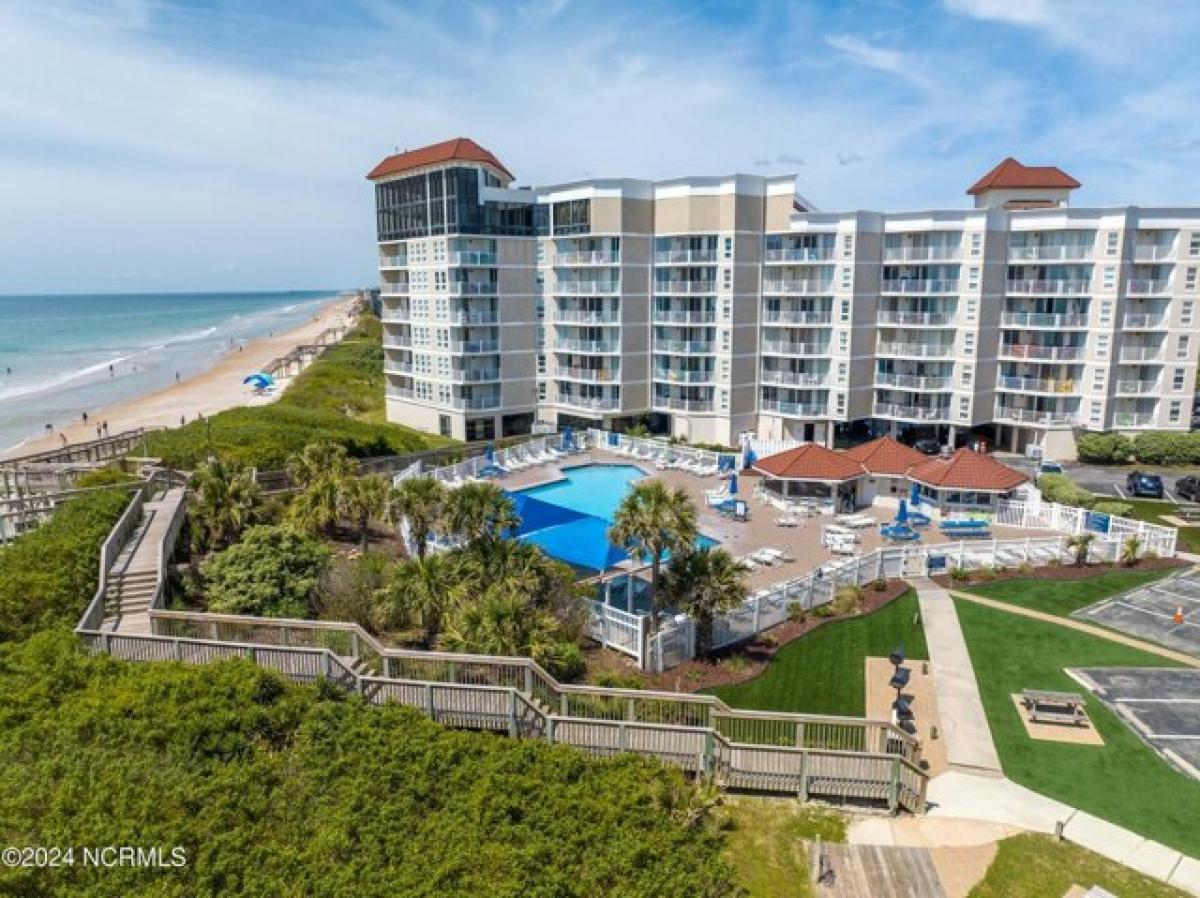 Picture of Home For Sale in North Topsail Beach, North Carolina, United States