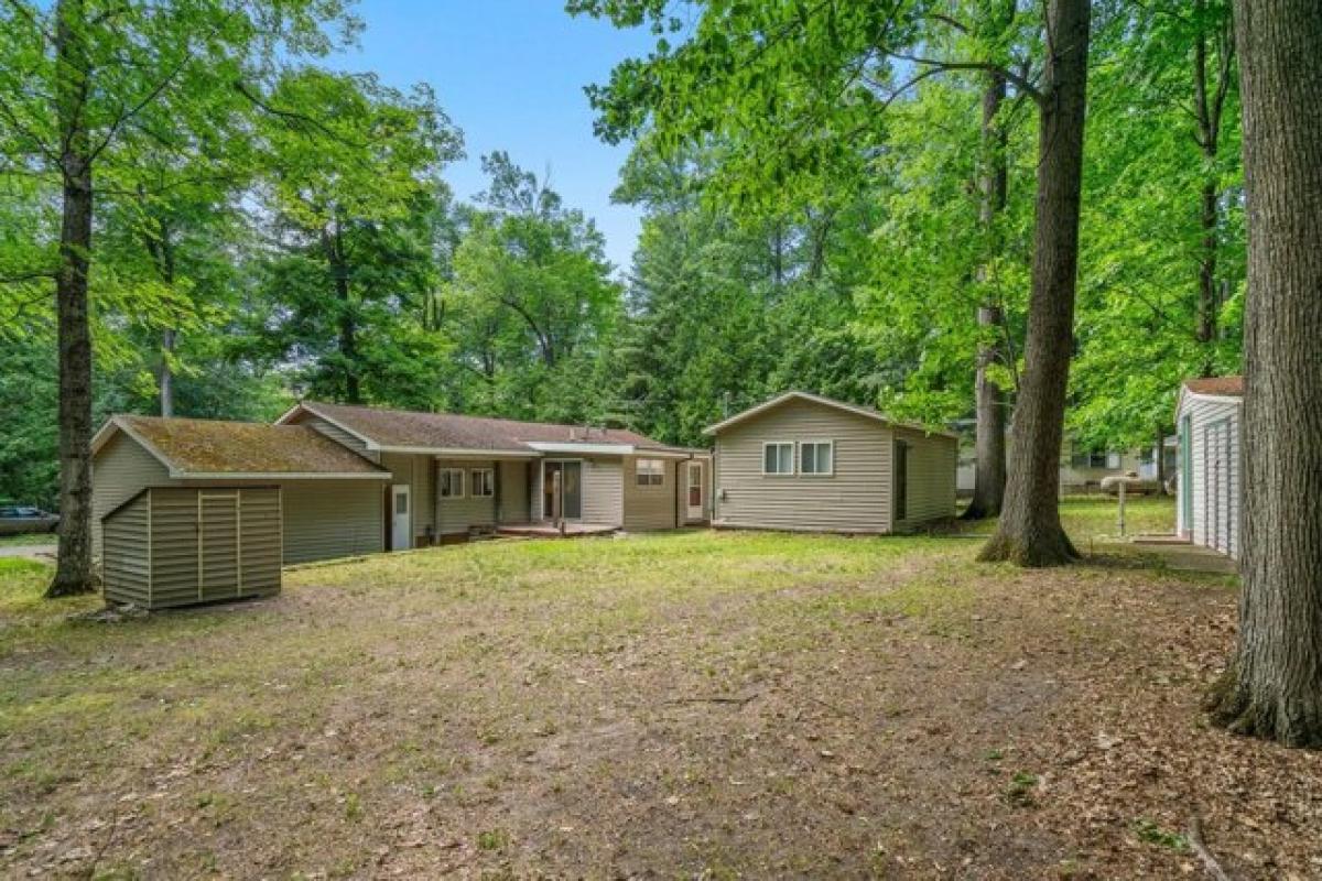 Picture of Home For Sale in Indian River, Michigan, United States