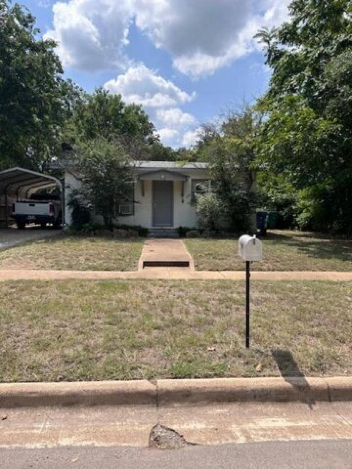 Picture of Home For Sale in Graham, Texas, United States