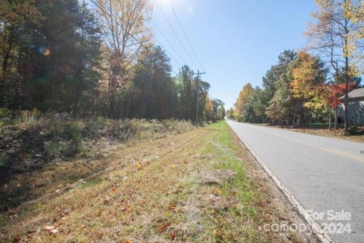 Picture of Residential Land For Sale in Sherrills Ford, North Carolina, United States