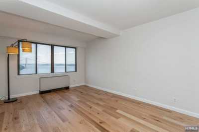 Home For Rent in Edgewater, New Jersey